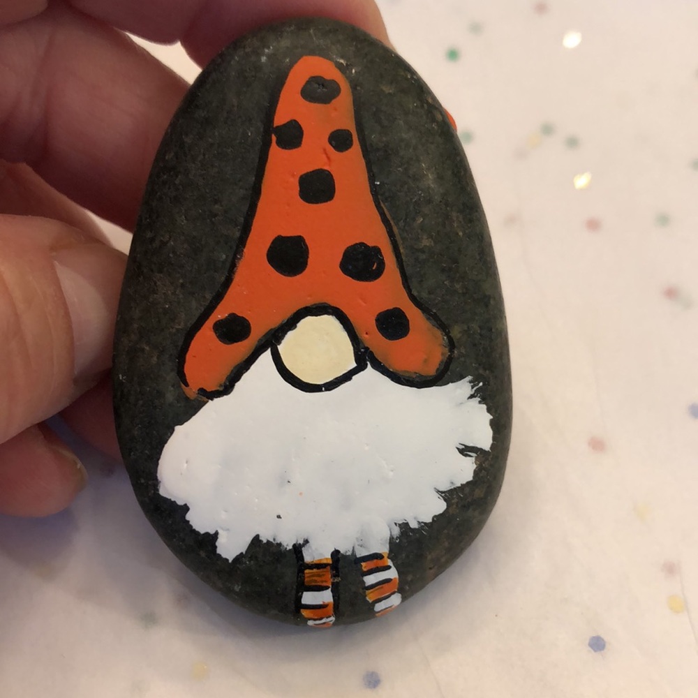 HAND PAINTED HALLOWEEN GNOME ROCK - Picture 4 of 6